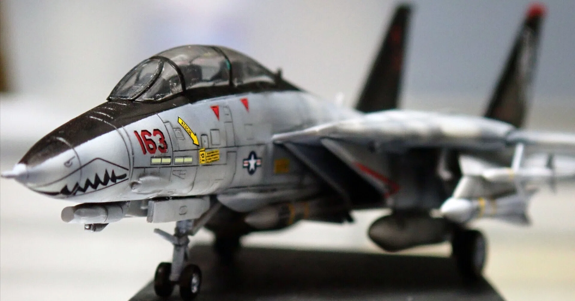 やっとこさ完成：レベル 1/144 F-14D｜積みプラで詰んだAKI