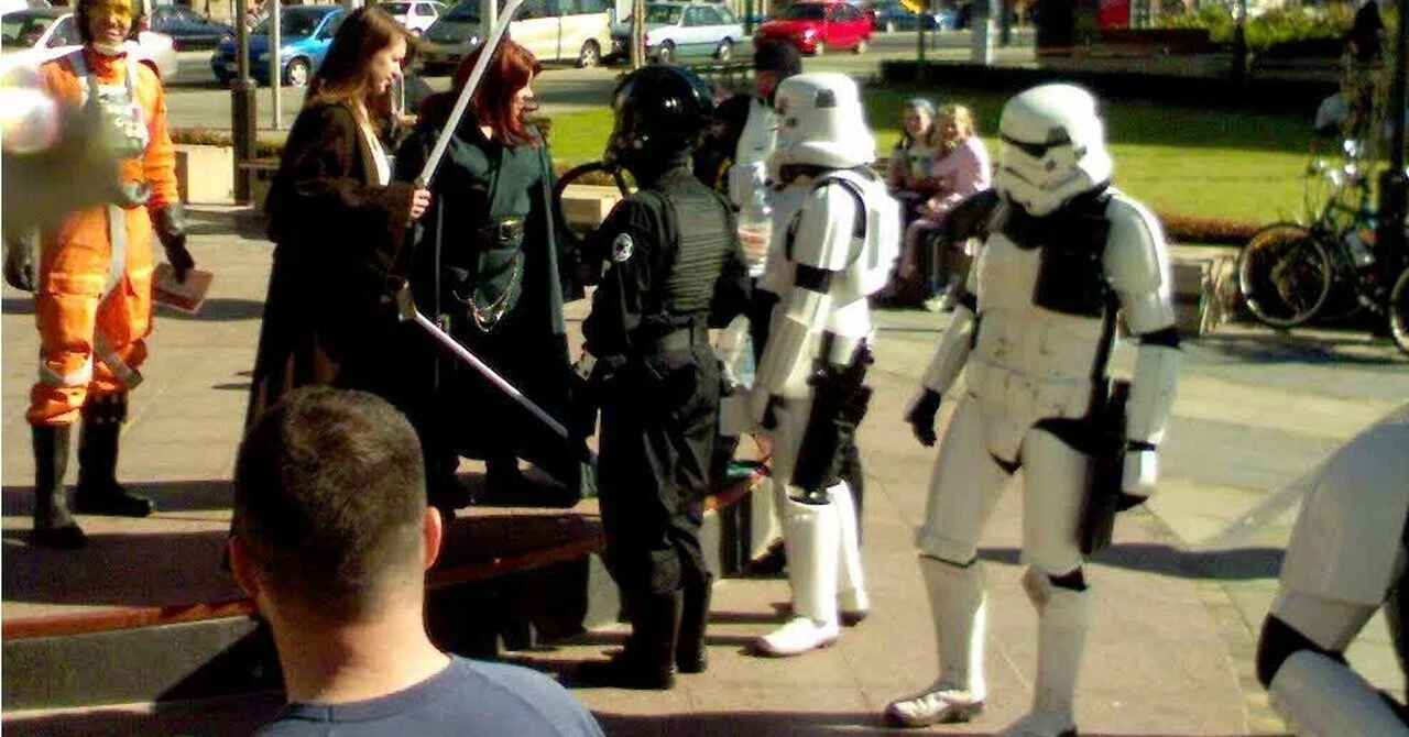 画像: 501stのストームトルーパー50人が並んだ集合写真風コラージュ