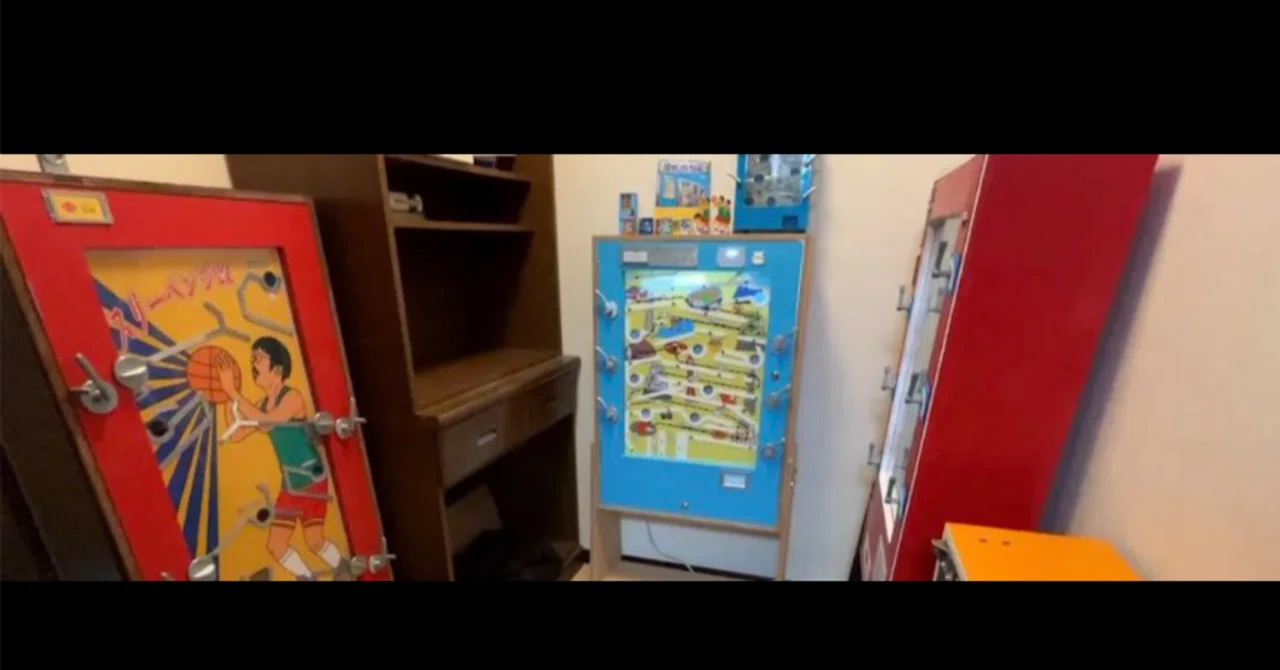 自分の部屋が駄菓子屋に！？自宅にある自作10円ゲームなどを一挙紹介