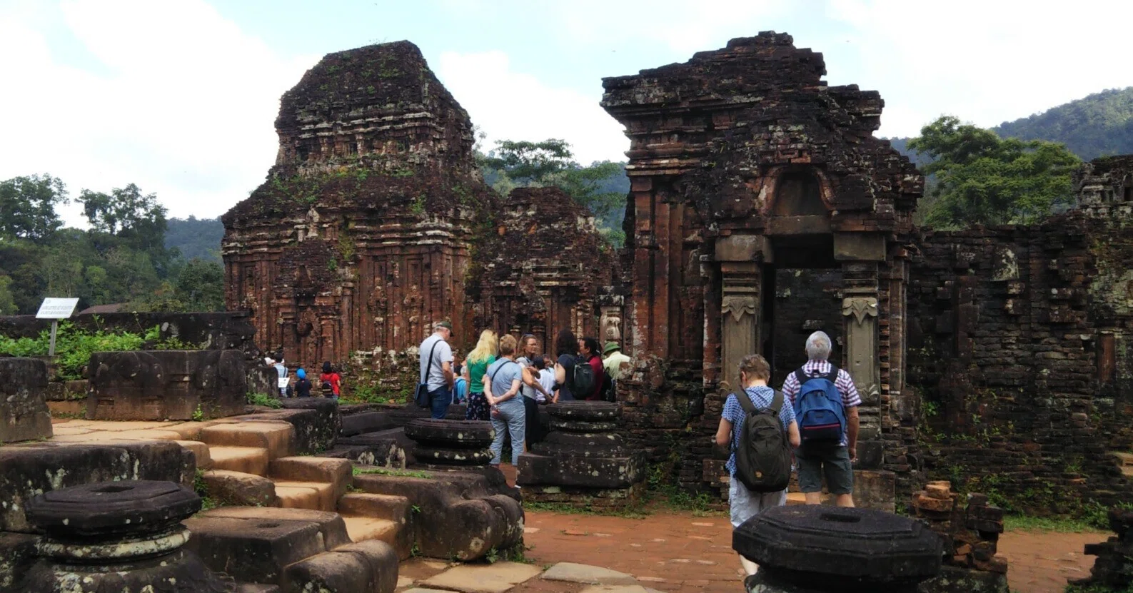 海外旅行記 ベトナム⑦ ミーソン遺跡】世界遺産にもなったチャンパ王国