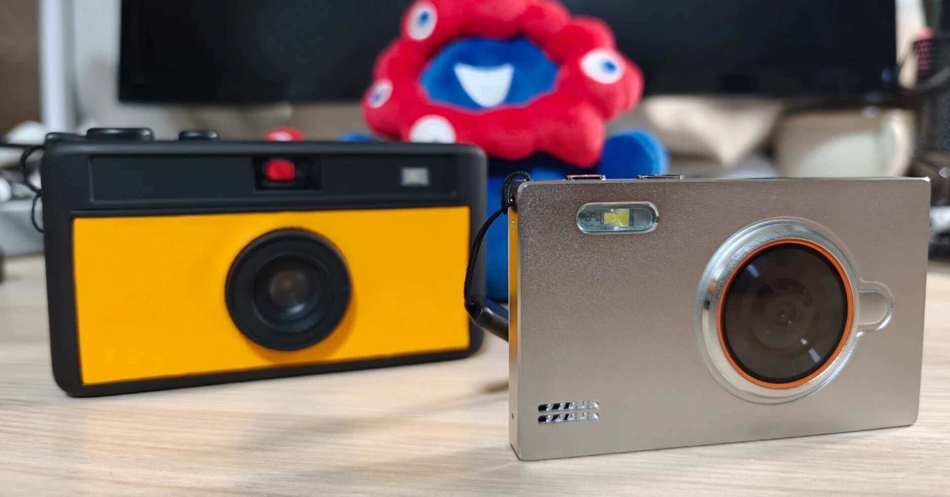 10代の若者にオススメ？の安くてエモいデジカメ(Leaf CameraとB-Quest
