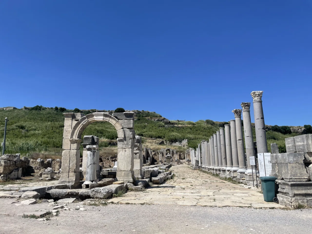世界一周】DAY41🇹🇷ペルゲ遺跡に行ってみた| ムービーナイト｜Motty