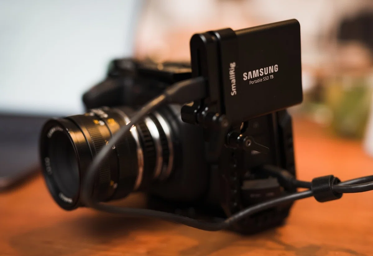 BMPCC 惚れ 4K DAVINCI RESOLVE付属 レンズバッテリー等付けます