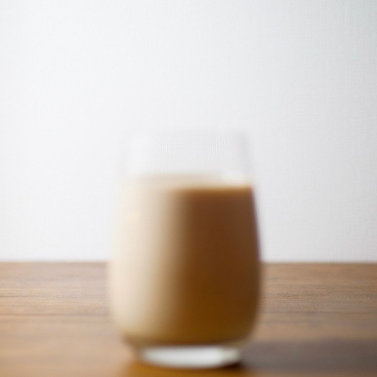 自作ソイラテです。
カフェラテはエスプレッソにスチームミルクを入れた飲み物で、カフェオレはドリップコーヒーにミルクを入れたものです。
そういった意味ではソイオレです。
アーモンドミルクにもハマってまして、"濃いアーモンドミルク"が今のところ1番性に合ってます。