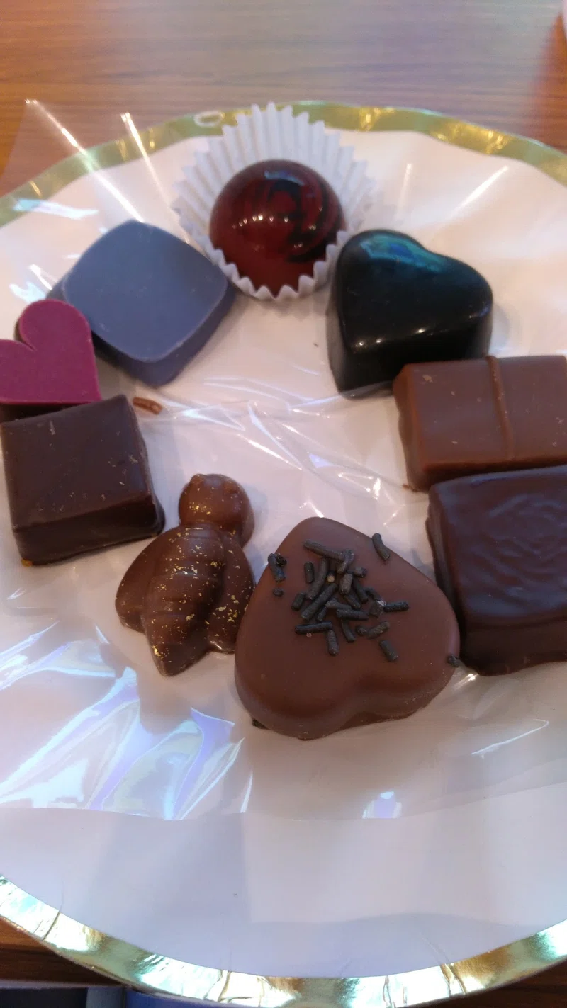 No 16 レモンと甘草 リコリス 入りダークチョコレート Naive Chocolatnist Note