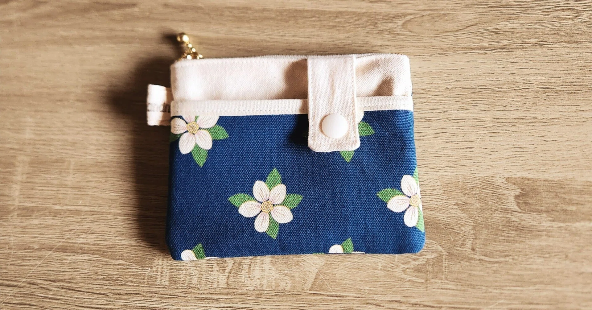 白い花のミニポーチ【ハンドメイド】｜ピストル☆ハンドメイド