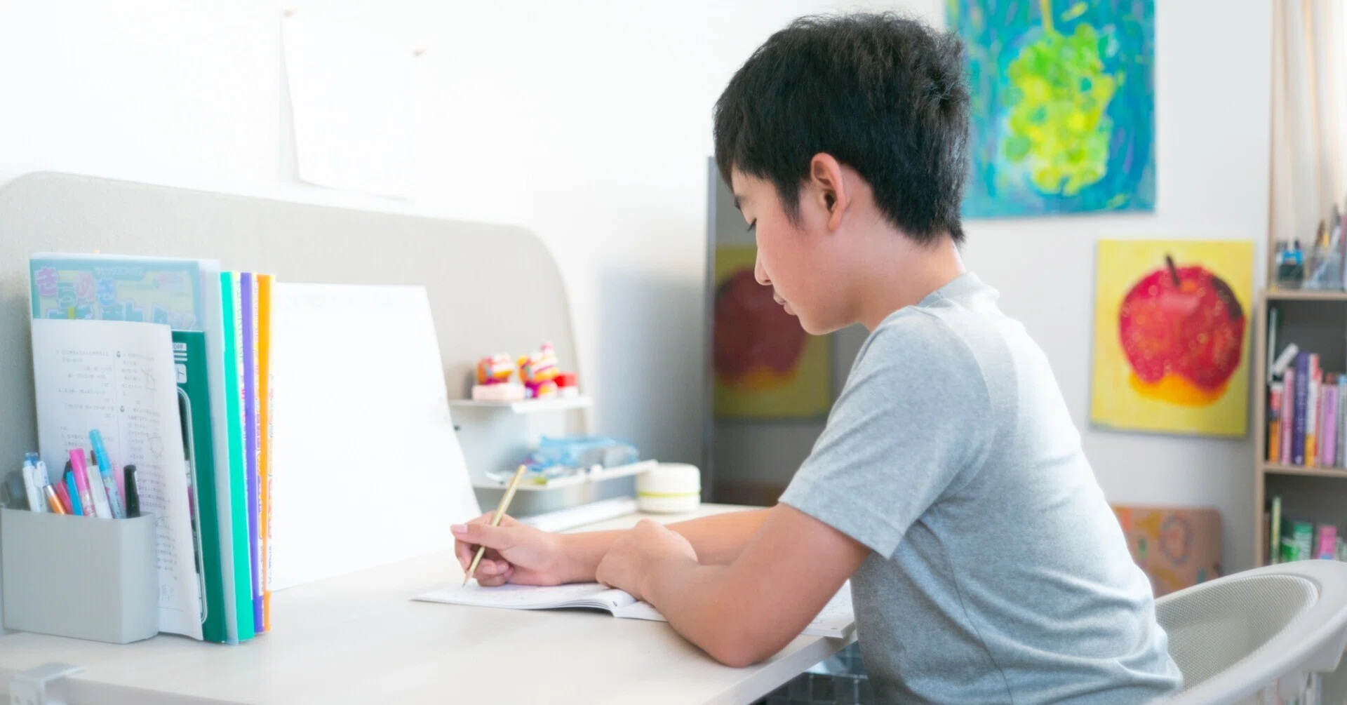 わたしのmirumio】小さな学習机から、大人になっても使えるものを｜R.I