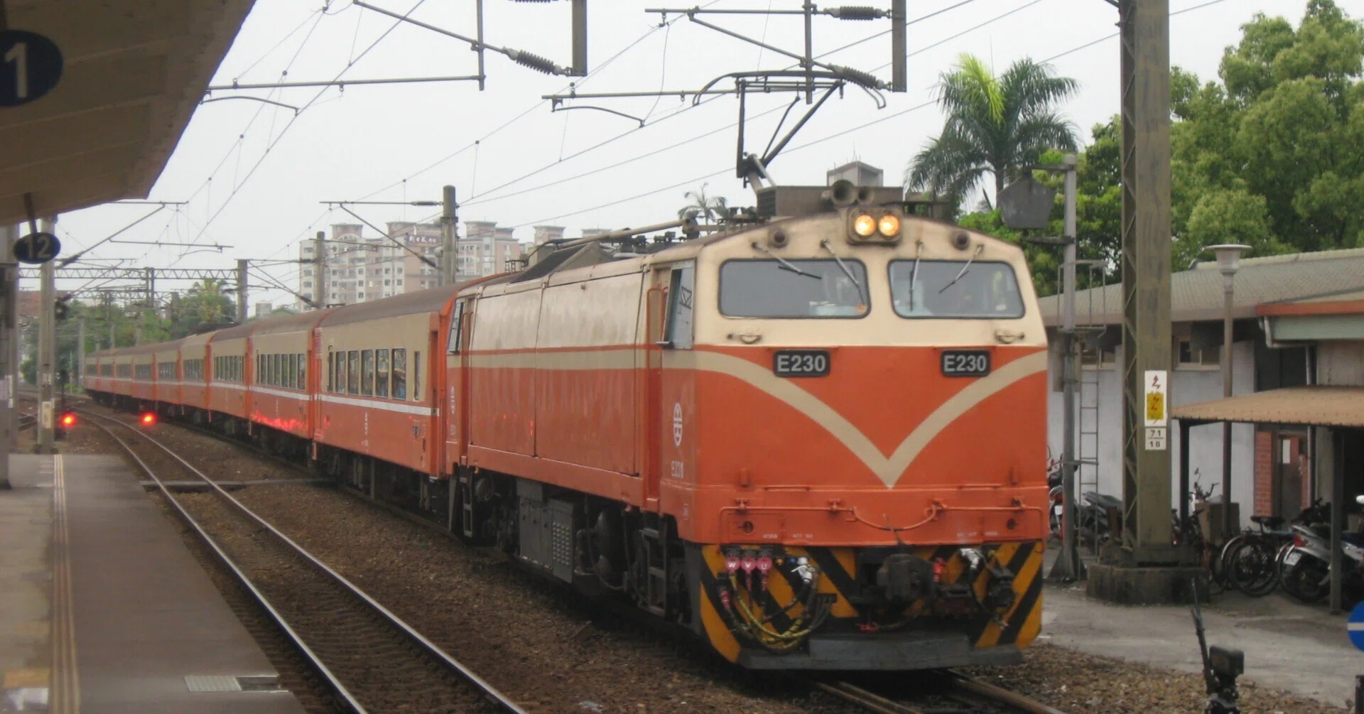 SSMY 台鉄 鉄道グッズ 莒光号 愛称プレート 台湾鉄路管理局 サボ 台湾鉄路公司】「莒光号」の思い出｜takewaniphoto