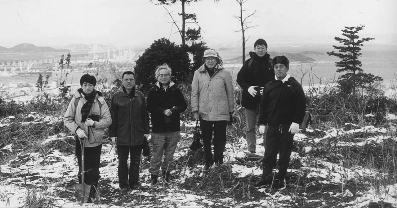 何千年も前の鏃　　サヌカイト製 シリーズ サヌカイト 1997 朽津信明｜omuomu