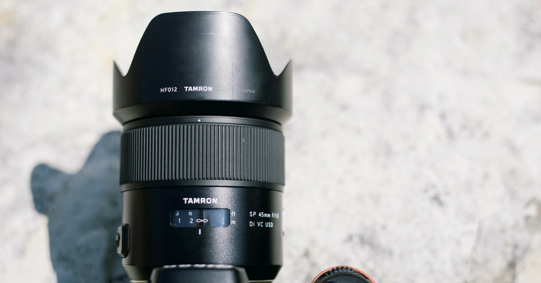 TAMRON SP 45mm F/1.8 Di VC USD｜硝子窓