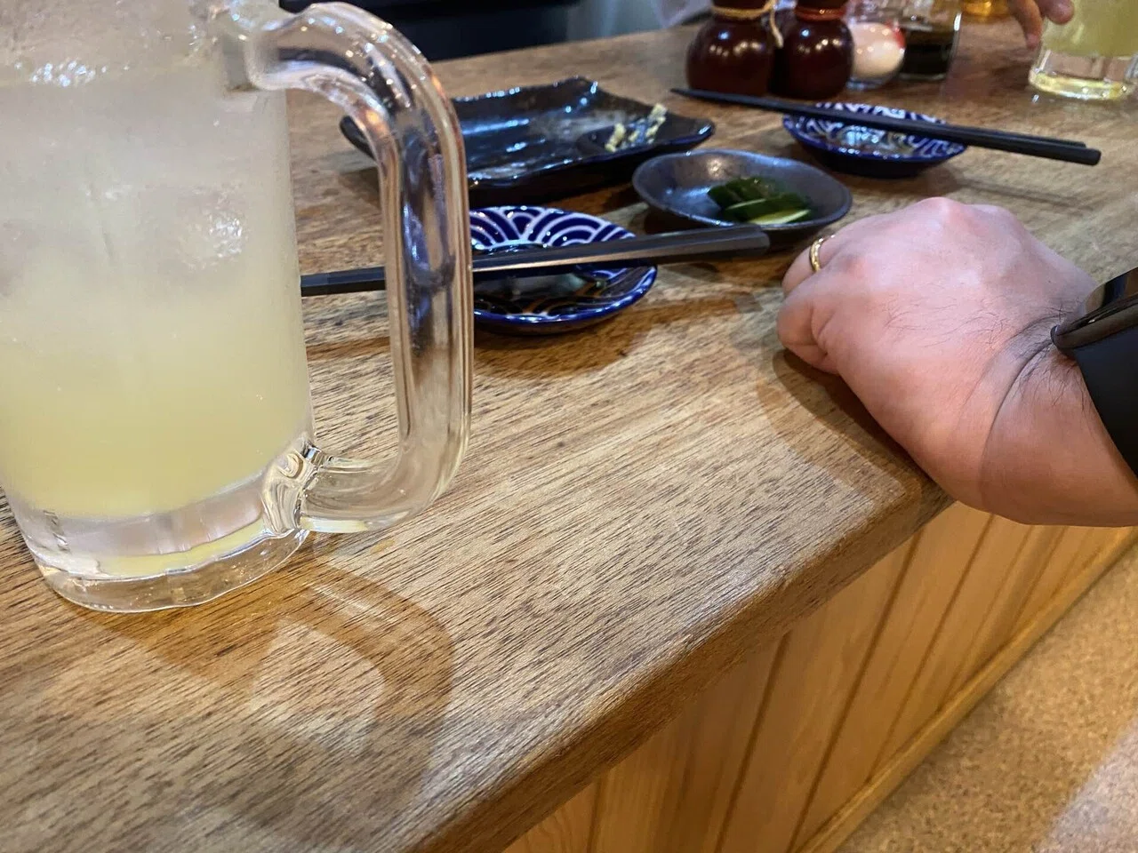 夫と立ち飲み屋へ行ったら、とても喜んでいて、新たな一面を知った