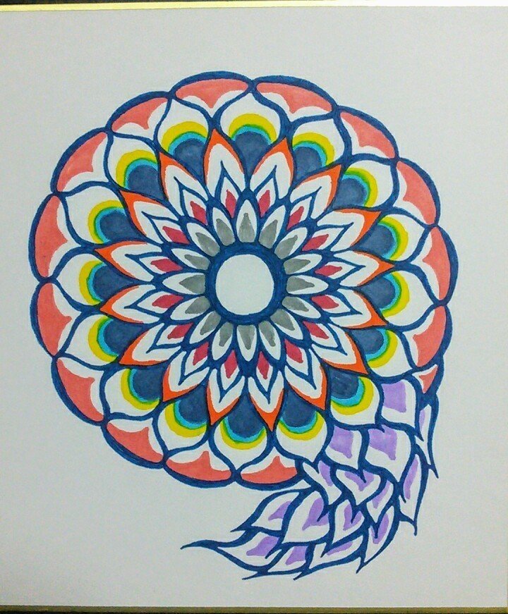 前に描いたイラストです。
色筆ペンと水性ボールペン使用。
内側から広がる色を表現したものです。