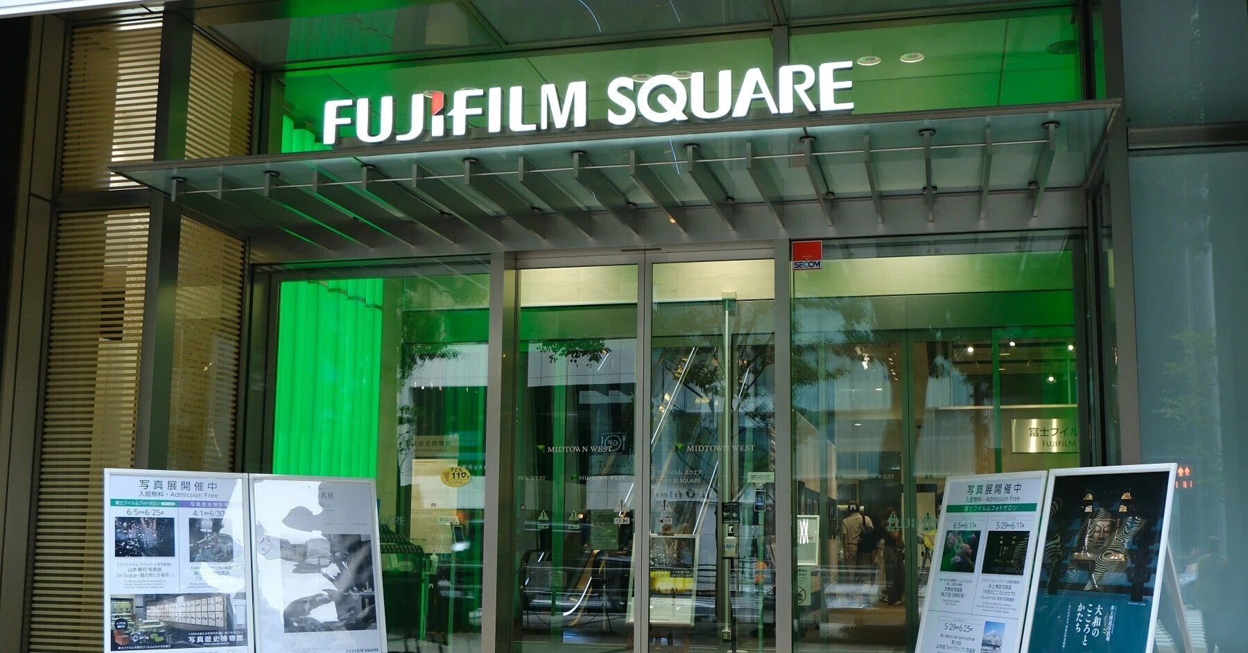 FUJI X-M5の黄色被りを治すため、東京ミッドタウンの富士フイルム
