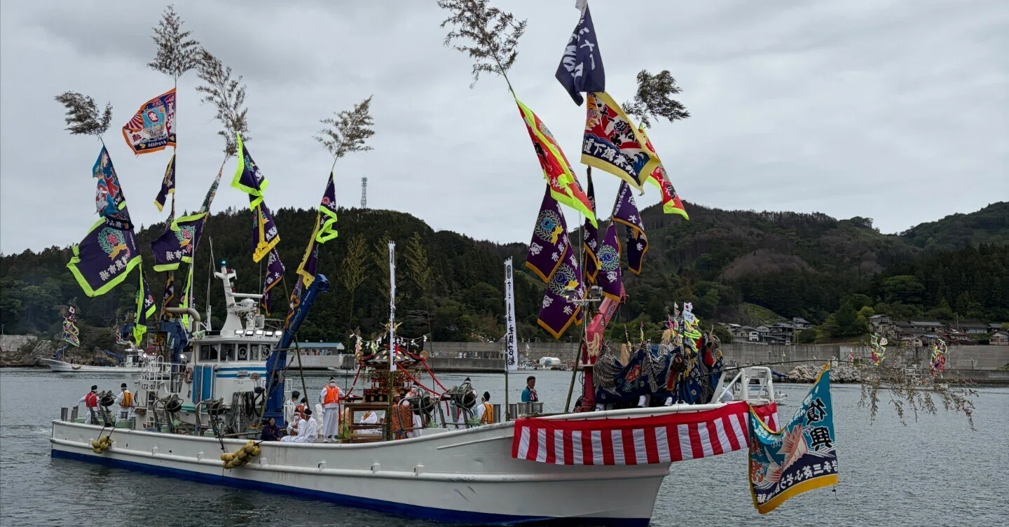 大漁旗が海を渡る。綾里式年大祭｜大船渡移住・定住相談センター