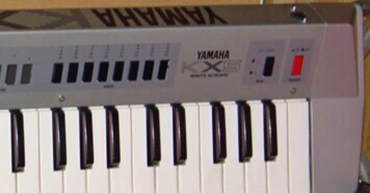 過去の愛器：YAMAHA KX5 ショルダーMIDIキーボード(1984年製)｜DUNE