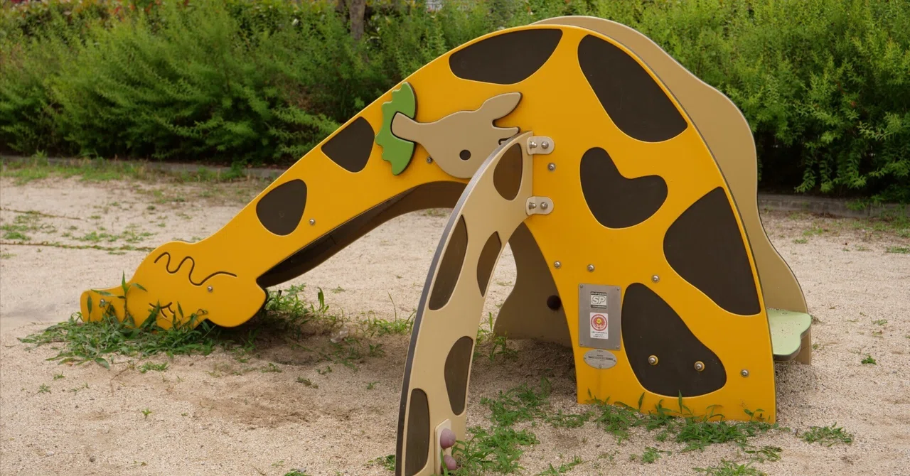 A Small Town Oasis Watched Over by a Giraffe | Yamamoto-cho Kita No. 2 ...