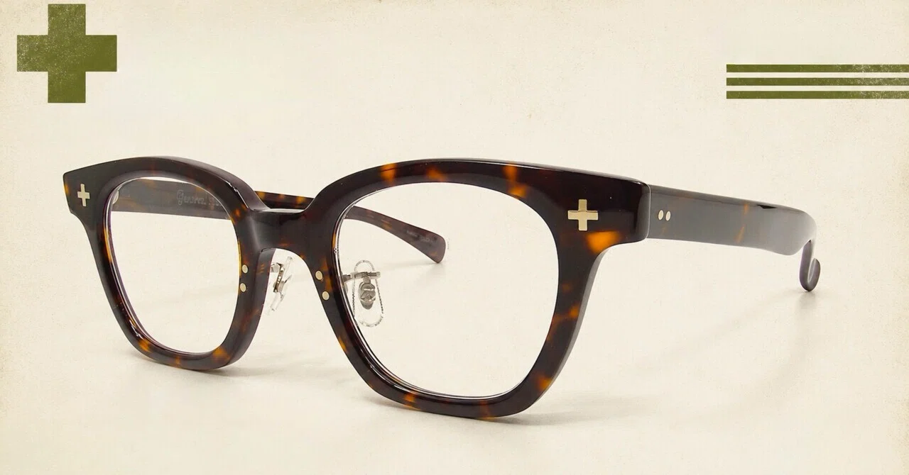 衛生兵の腕章を彷彿とさせる十字型のカシメ鋲 GENERAL OPTICAL Charlie 