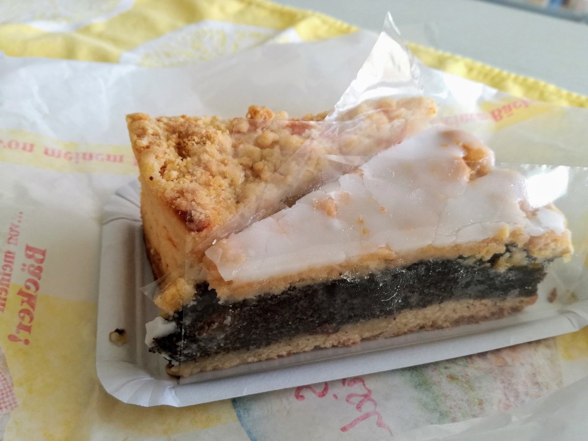 真っ黒なドイツのケーキに夢中！ ~Mohnkuchen mit Streusel｜しずか