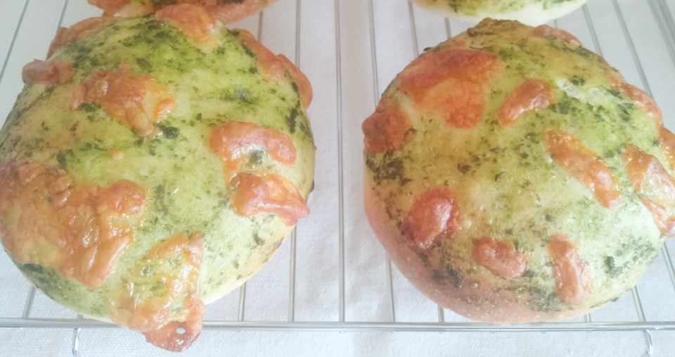 自家製バジルペーストでフォカッチャ かめの Note