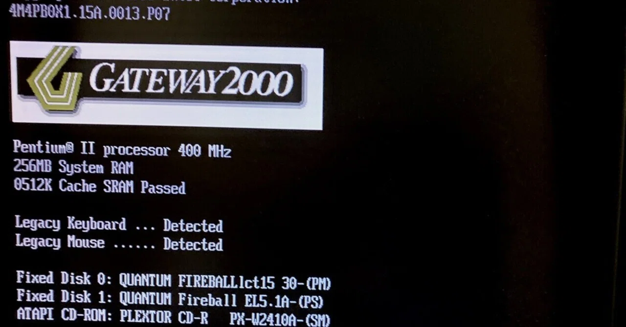 Living with the Gateway GP6-400, an Icon of Retro PCs｜Yoichi