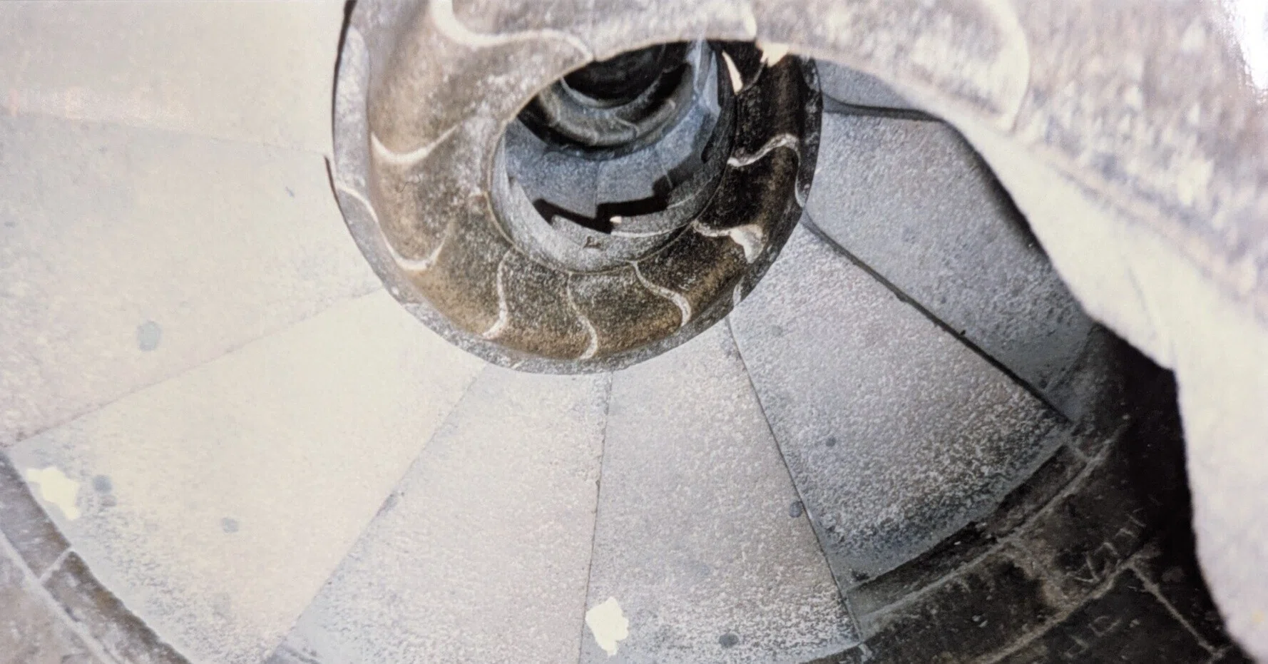 ガウディの建築を訪ねて――1993年の記録写真から｜トキのはね 01【写真