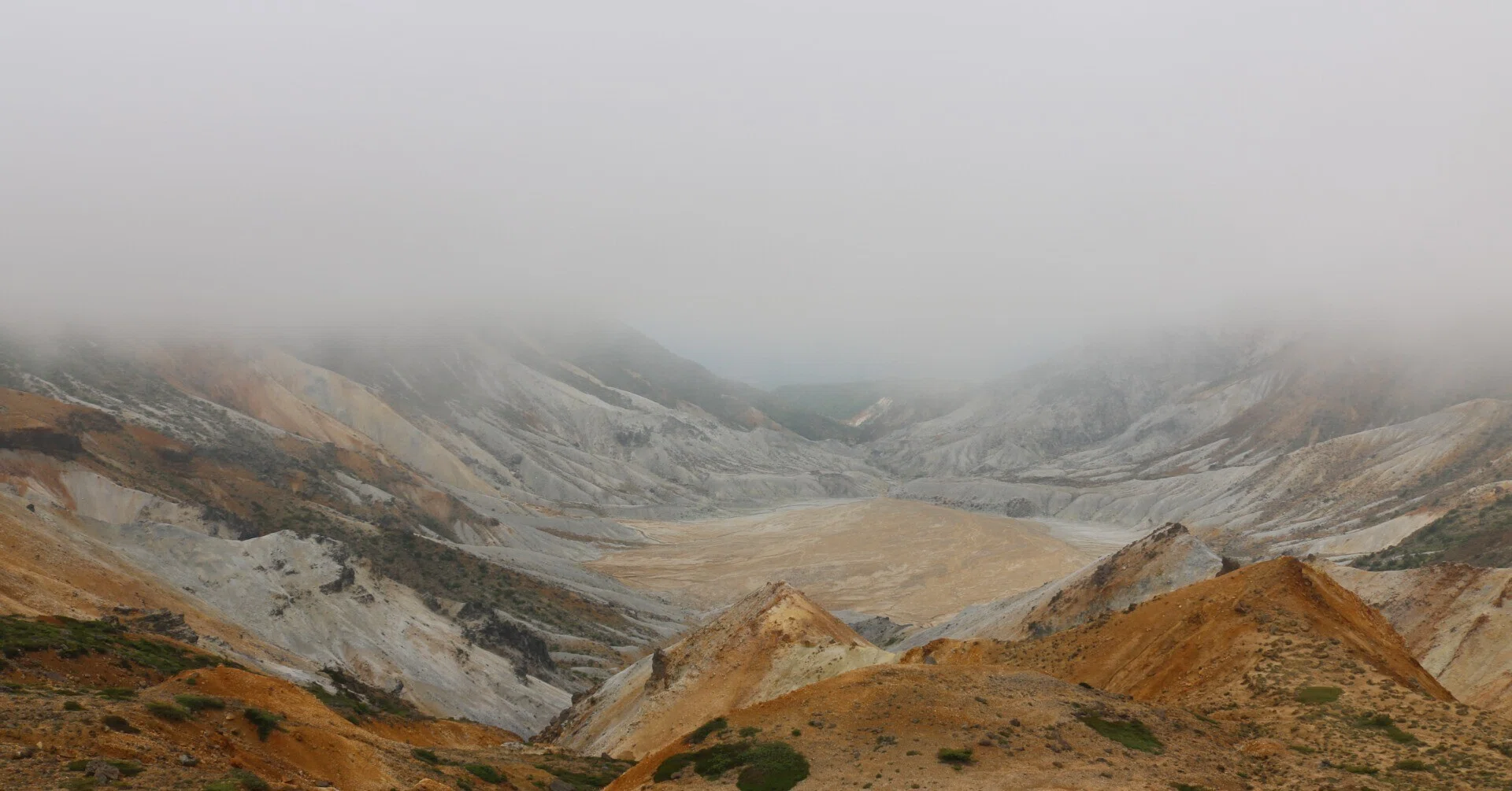 安達太良山の登山道保全＆巨大クレーターを巡る活火山トレッキングを