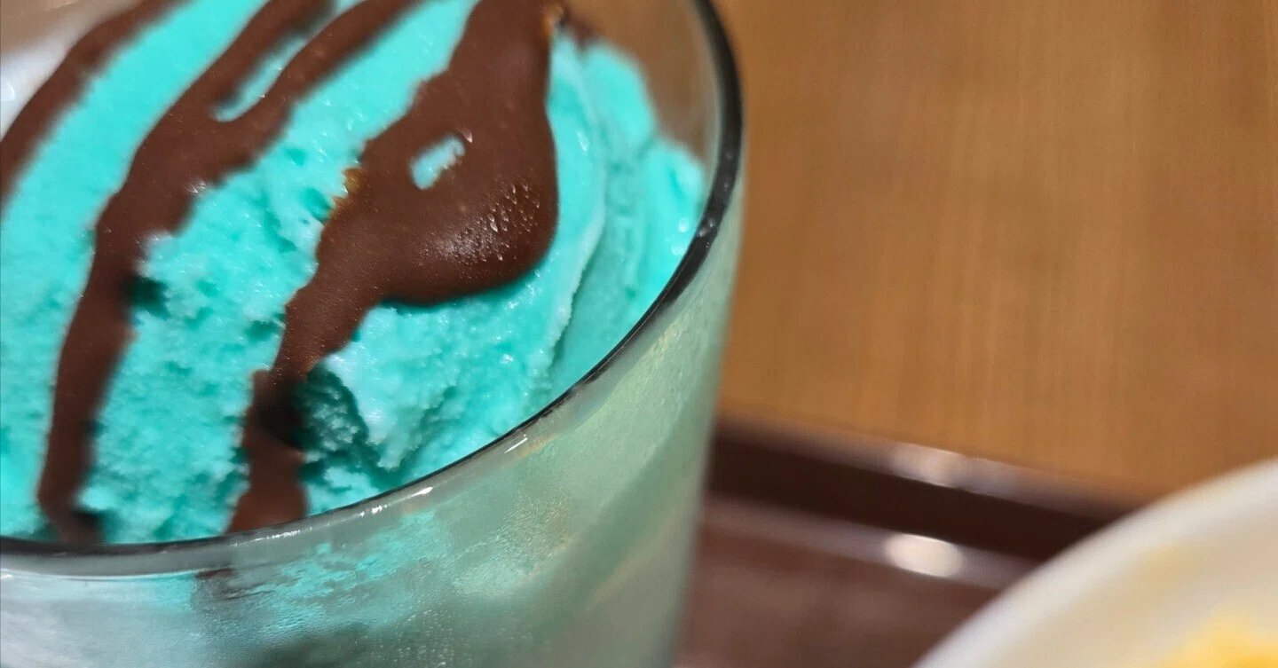 ブラーがかかったチョコミント｜みぞうら泰弥