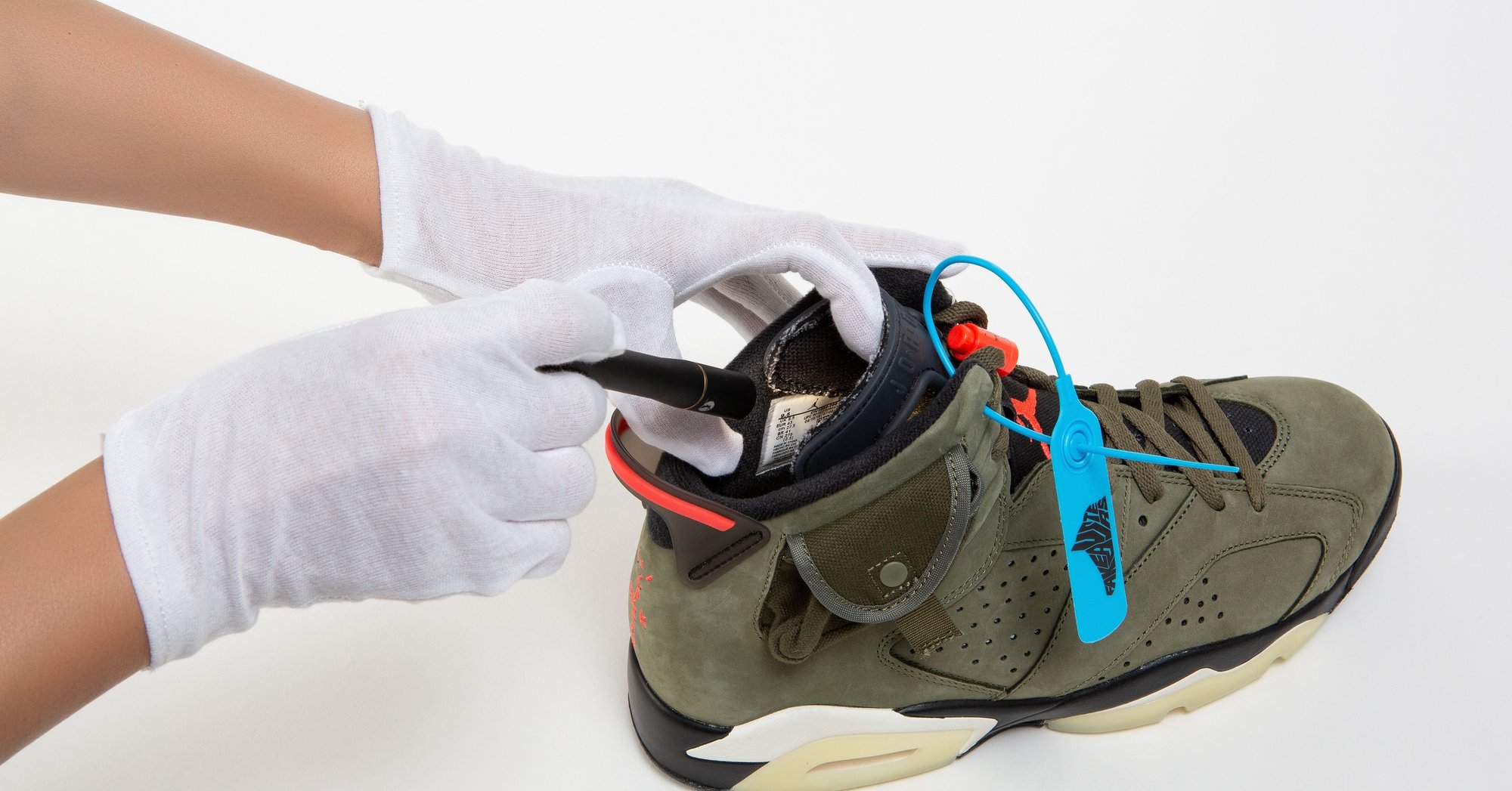 鑑定士とaiを掛け合わせた国内最大の真贋鑑定サービス Fake Busters Fashion Tech News 鑑定士とaiを掛け合わせた国内最大の真贋鑑定サービス Fake Busters Fashion Tech News