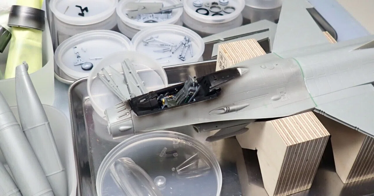 (未使用･未開封品)　キネティック 1/48 F-16A/B 中華民国空軍 プラモデル K48055 0pbj0lf 悲劇と奇跡は突然に：キネティック 1/48 F-16A（Part.5）｜積みプラで