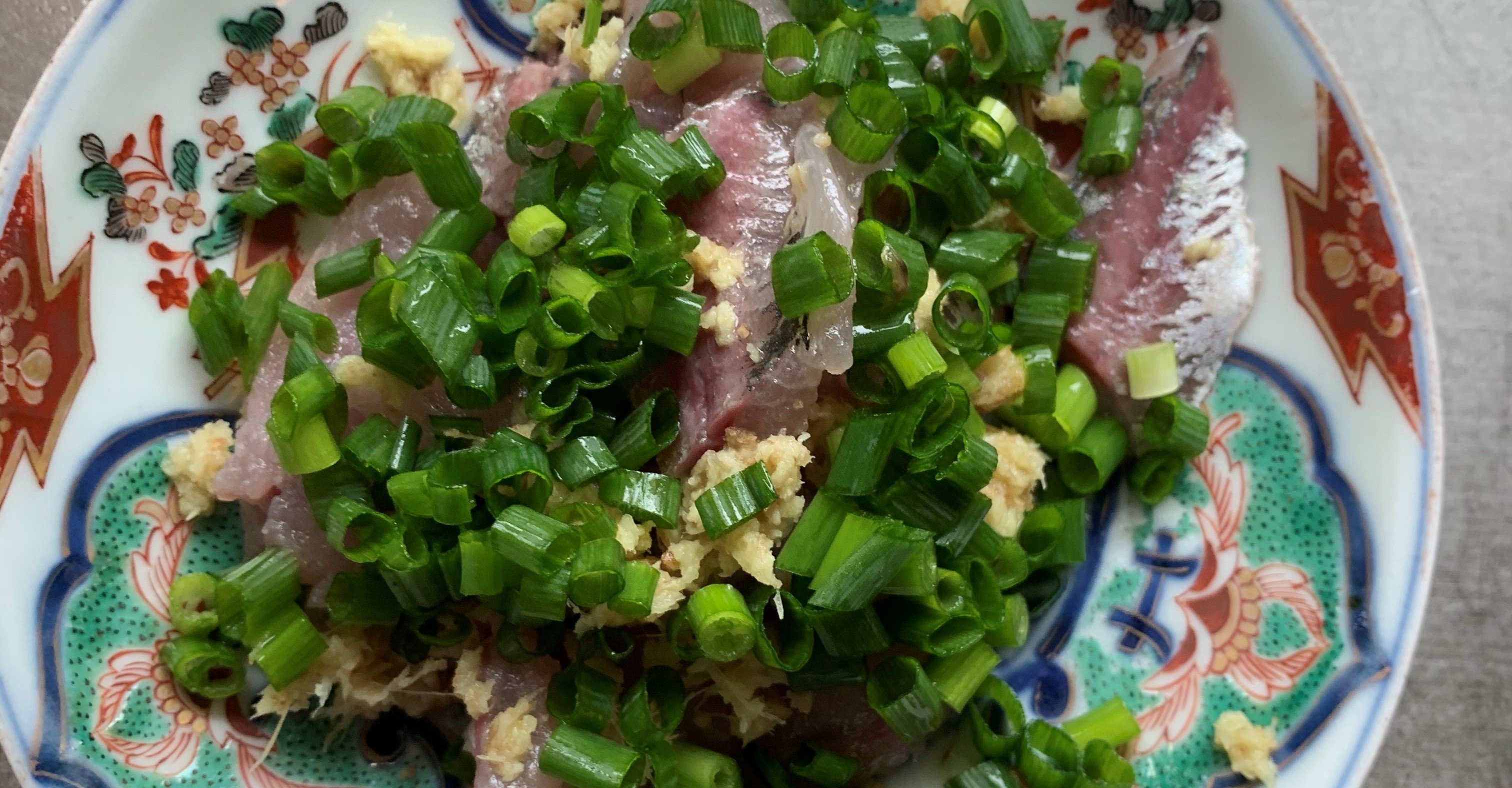 豆アジの刺身にネギと生姜をたっぷり混ぜ 醤油をひとまわしして食べる かないわレシピ Note 豆アジの刺身にネギと生姜をたっぷり混ぜ 醤油をひとまわしして食べる かないわレシピ Note