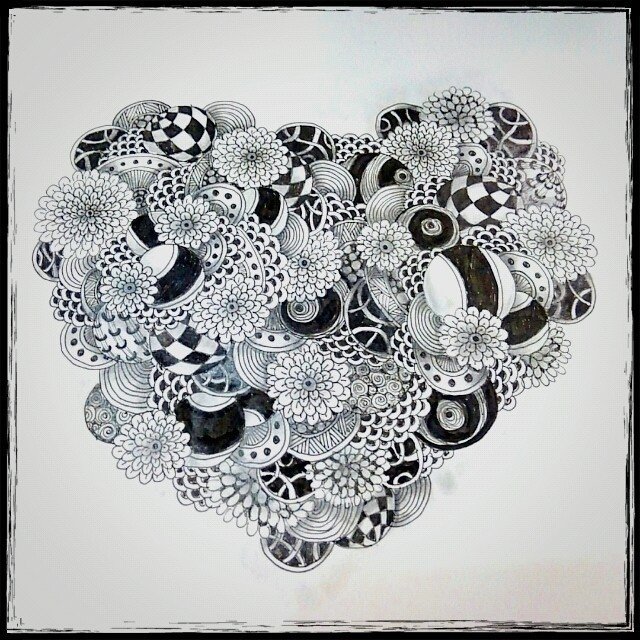 久しぶりに描いた❗
やっぱり面白いなぁ😃
#zentangle #drawing #original#heart