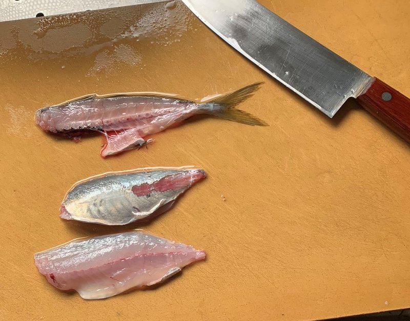 豆アジの刺身にネギと生姜をたっぷり混ぜ 醤油をひとまわしして食べる かないわレシピ Note 豆アジの刺身にネギと生姜をたっぷり混ぜ 醤油をひとまわしして食べる かないわレシピ Note