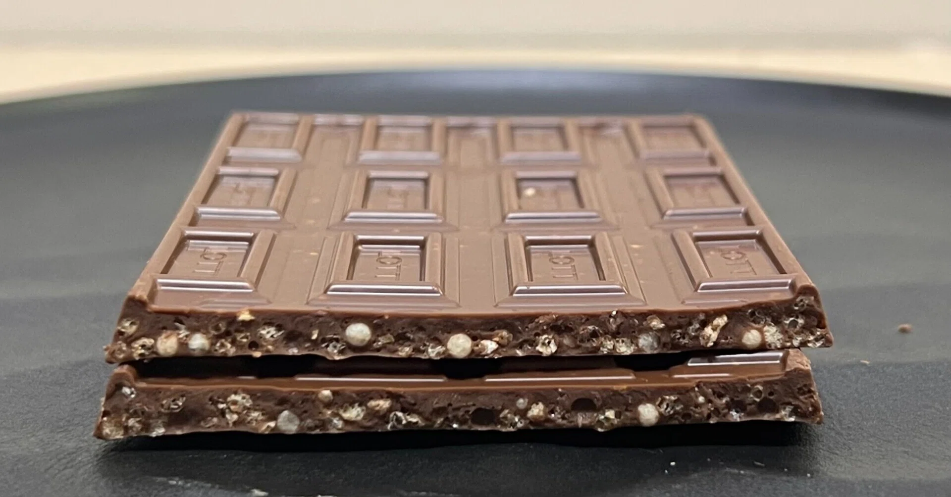 各2つ チョコ コンビニ〝食感チョコ〟食べ比べ｜あまい けいき note
