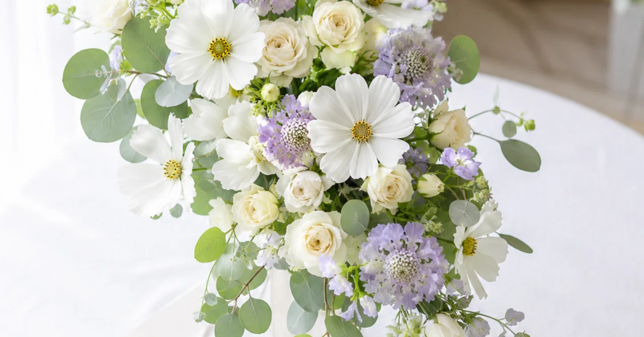 Let AI design a bouquet that's uniquely yours [Bridal Bouquet A