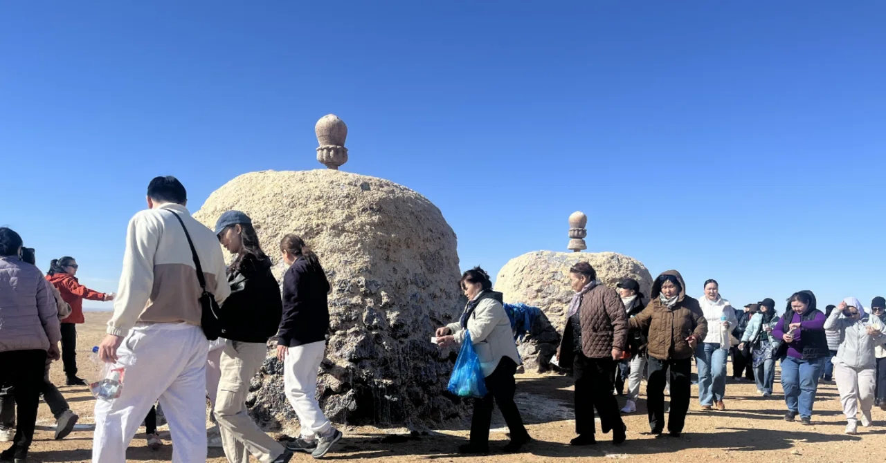 突然モンゴル人姉妹との相乗り旅が始まった｜パワースポット サイン
