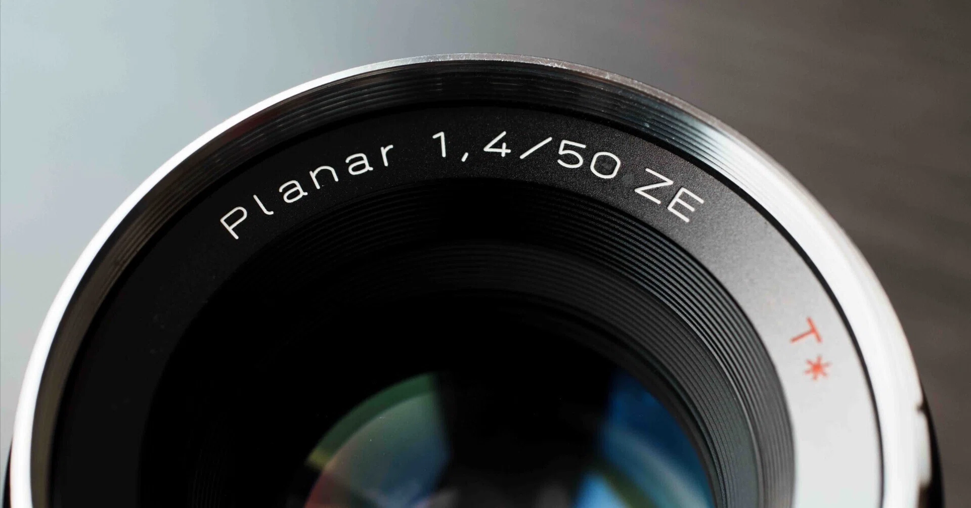 最終値下げ　Carl Zeiss Planar 1.4/50 単焦点レンズ 単焦点レンズが高くて買えない人へ──中古3万円台のPlanar 50mm F1.4