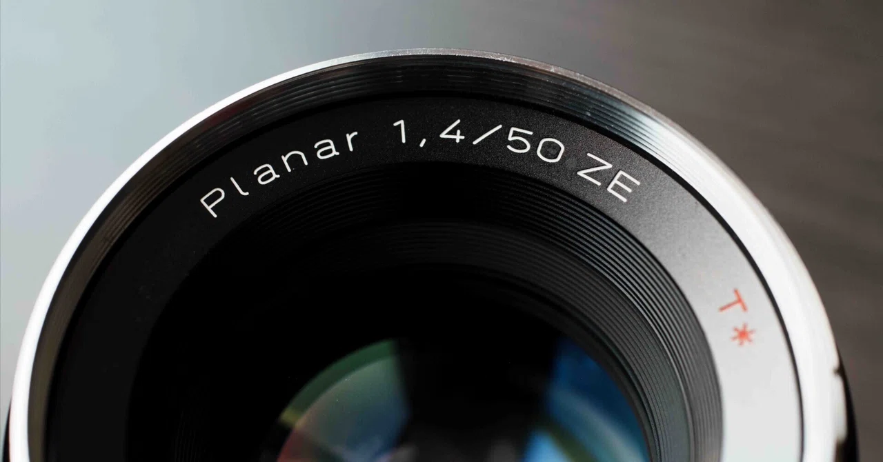 単焦点レンズが高くて買えない人へ──中古3万円台のPlanar 50mm F1.4