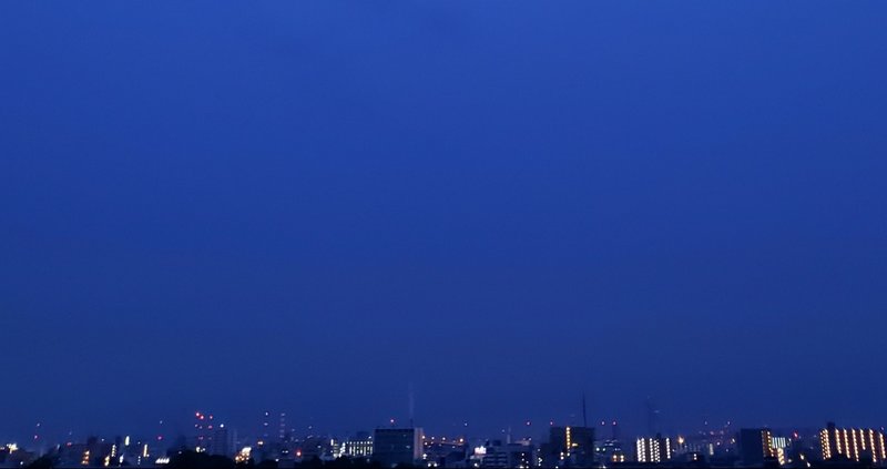 夜と朝の間の空 ひとり部屋 Note 夜と朝の間の空 ひとり部屋 Note