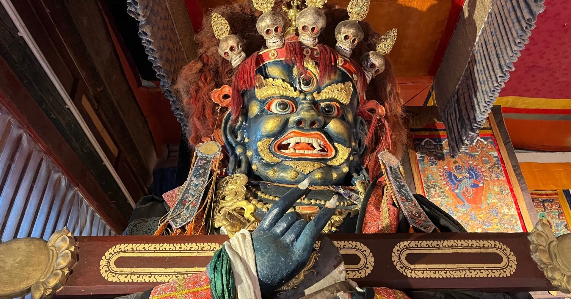 500歳弱！草原に鎮座し続ける寺院｜遊牧国家が育んだチベット仏教の美