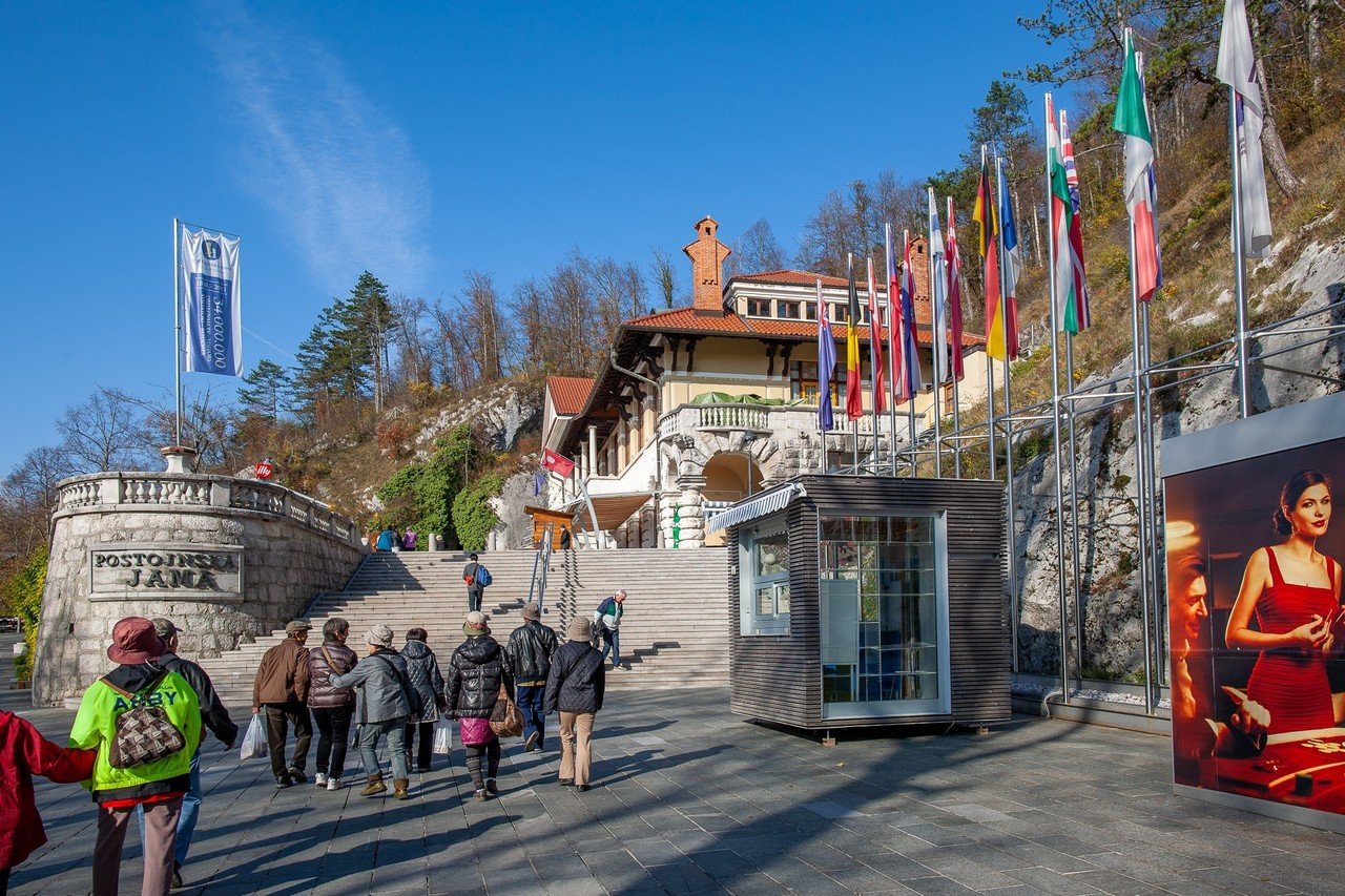 ボストイナ鍾乳洞｜Zenpaku