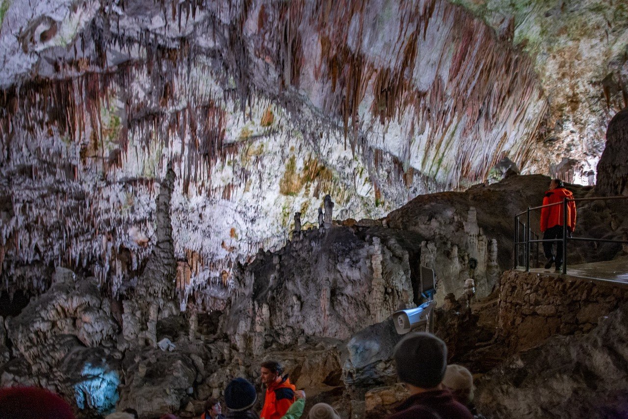 ボストイナ鍾乳洞｜Zenpaku