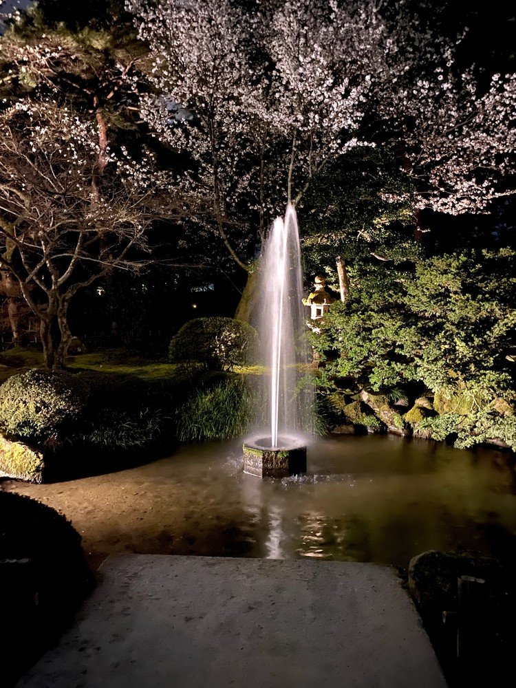 日本で最古の噴水　兼六園の噴水です．