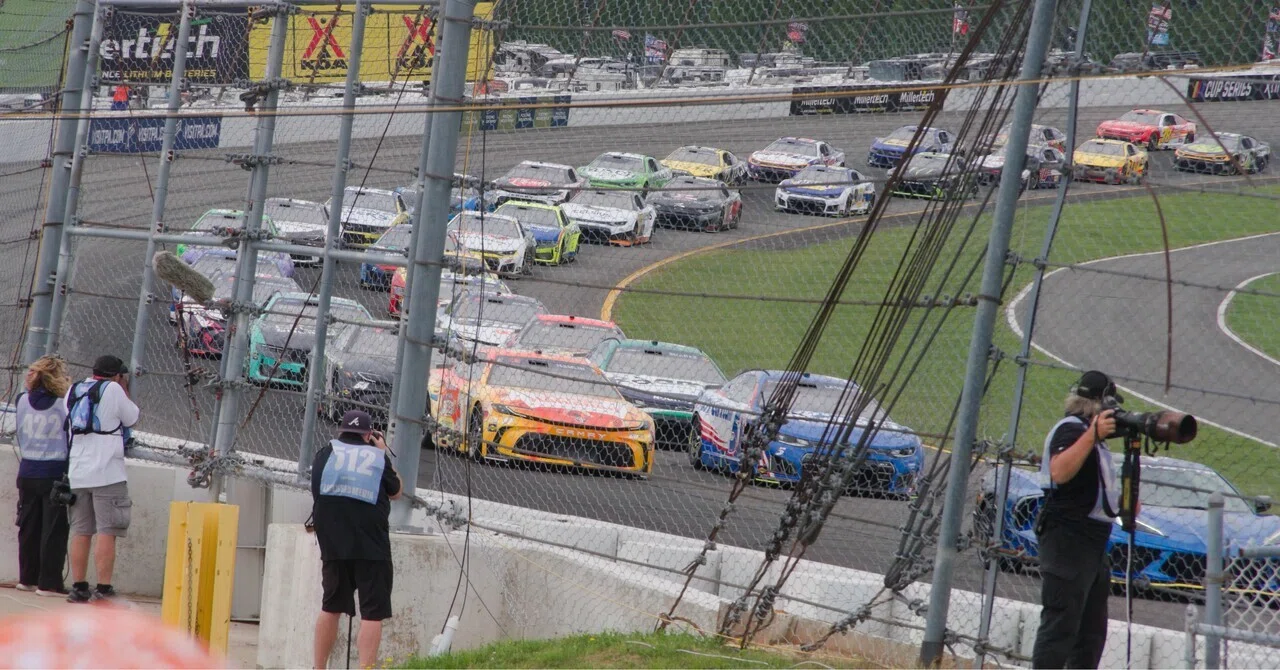 リアル『カーズ』の世界へ。アメリカでNASCARレースを楽しむ｜Takaaki Ueno