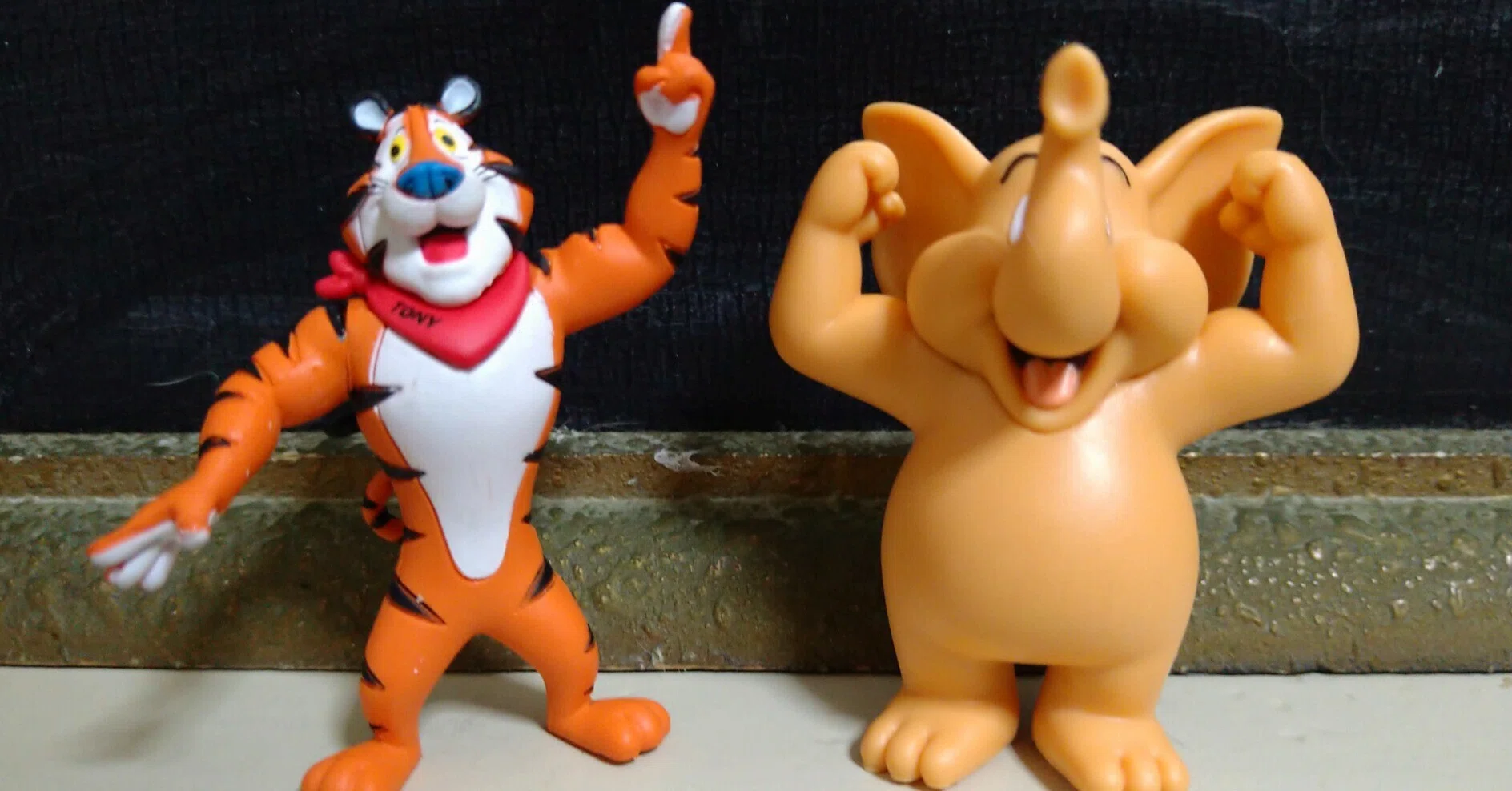 朝食のヒーローが手のひらに。ケロッグのミニチュアフィギュアに大人が