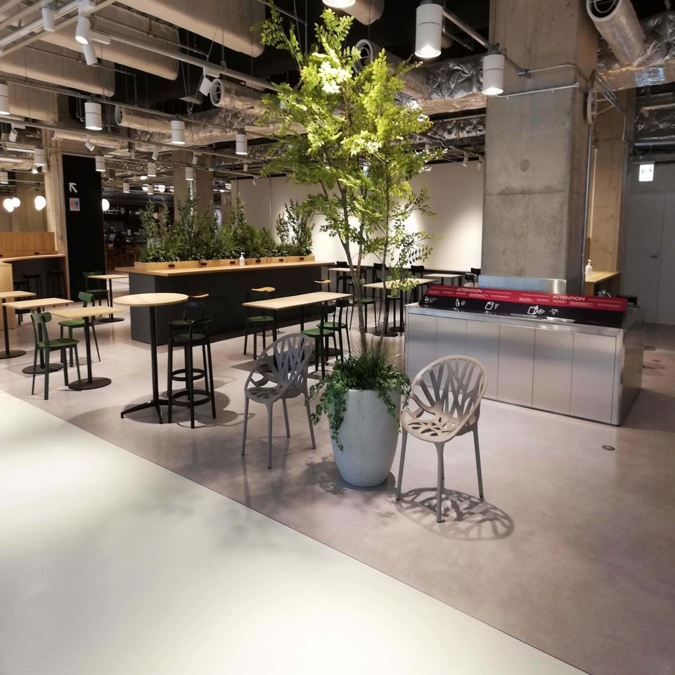 いつの間にか成田空港第３ターミナルに大量の電源コンセントがあった Railfanguide Note