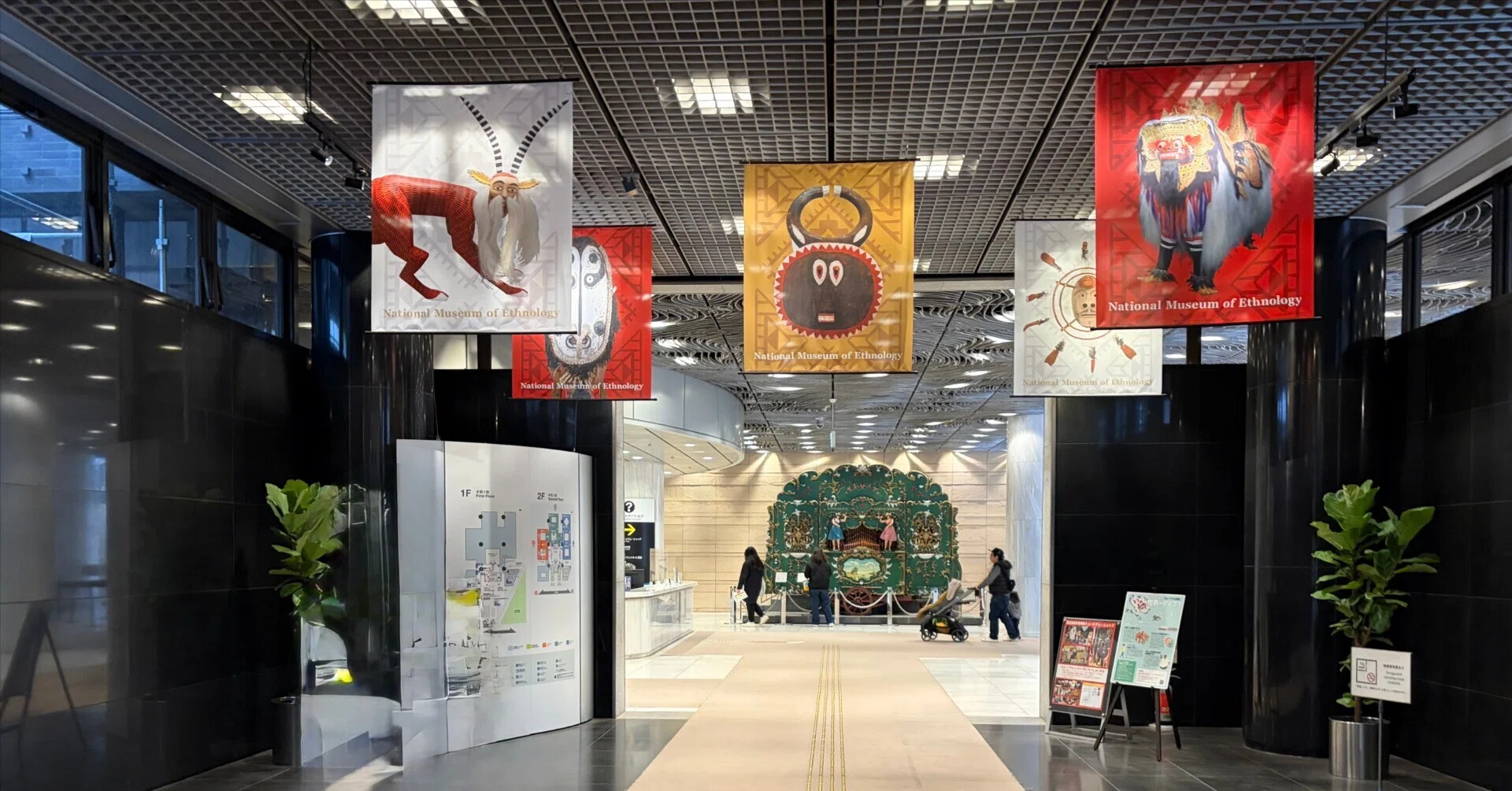 スニーカーで歩く世界一周 〜国立民族学博物館をめぐる旅」｜佐藤 隆弘