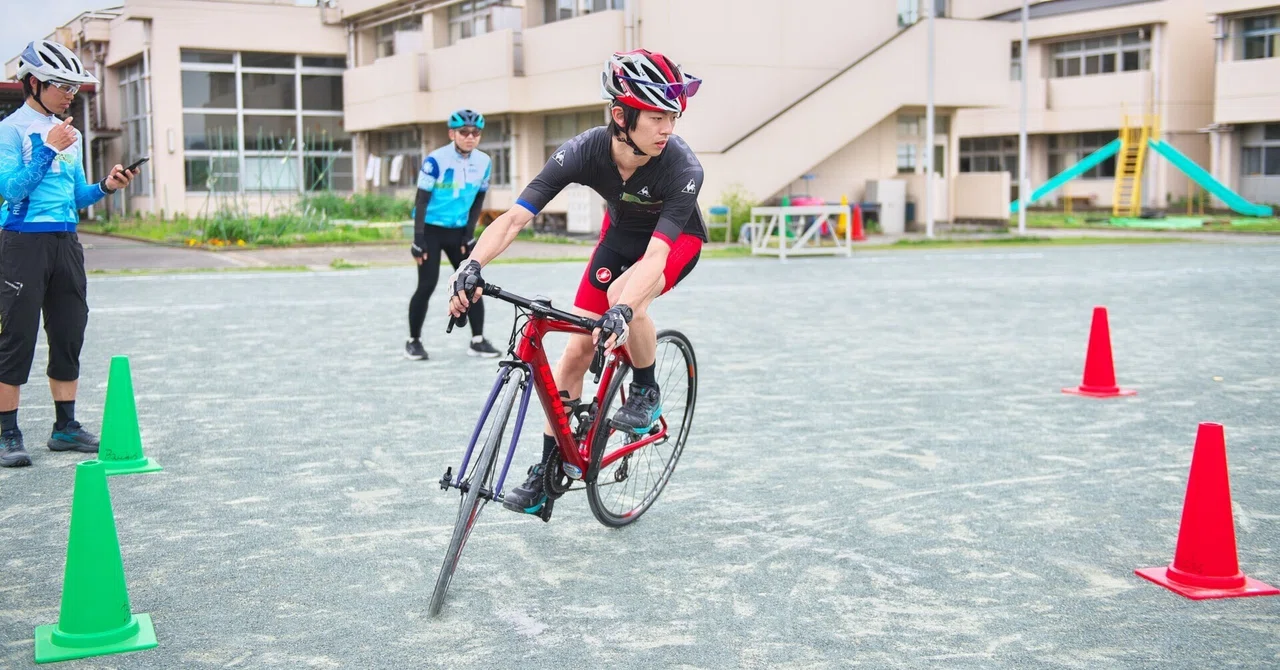 ロードバイク乗りは機材にはお金をかけるのに、なぜ技術にはお金をかけ 