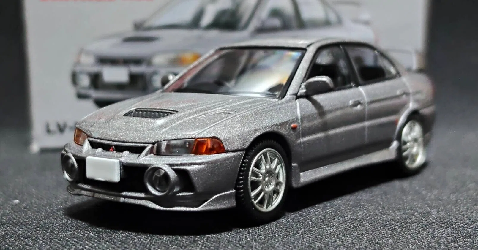 tomica LIMITED VINTAGE NEO 1/64 MITSUBISHI LANCER GSR EVOLUTION Ⅳ