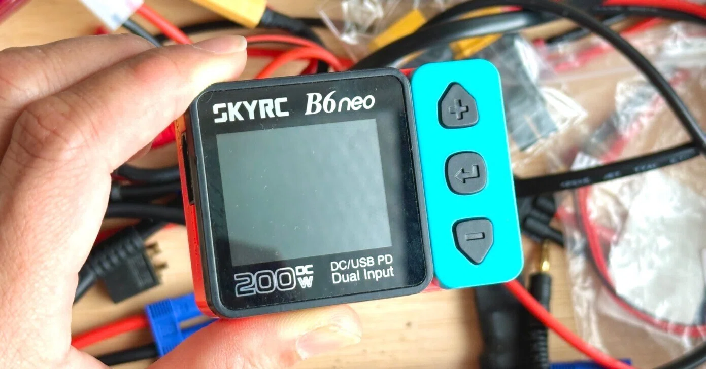 ラジコン充電器に革命が起きていた | B6neo｜SHO-Room🚙💨