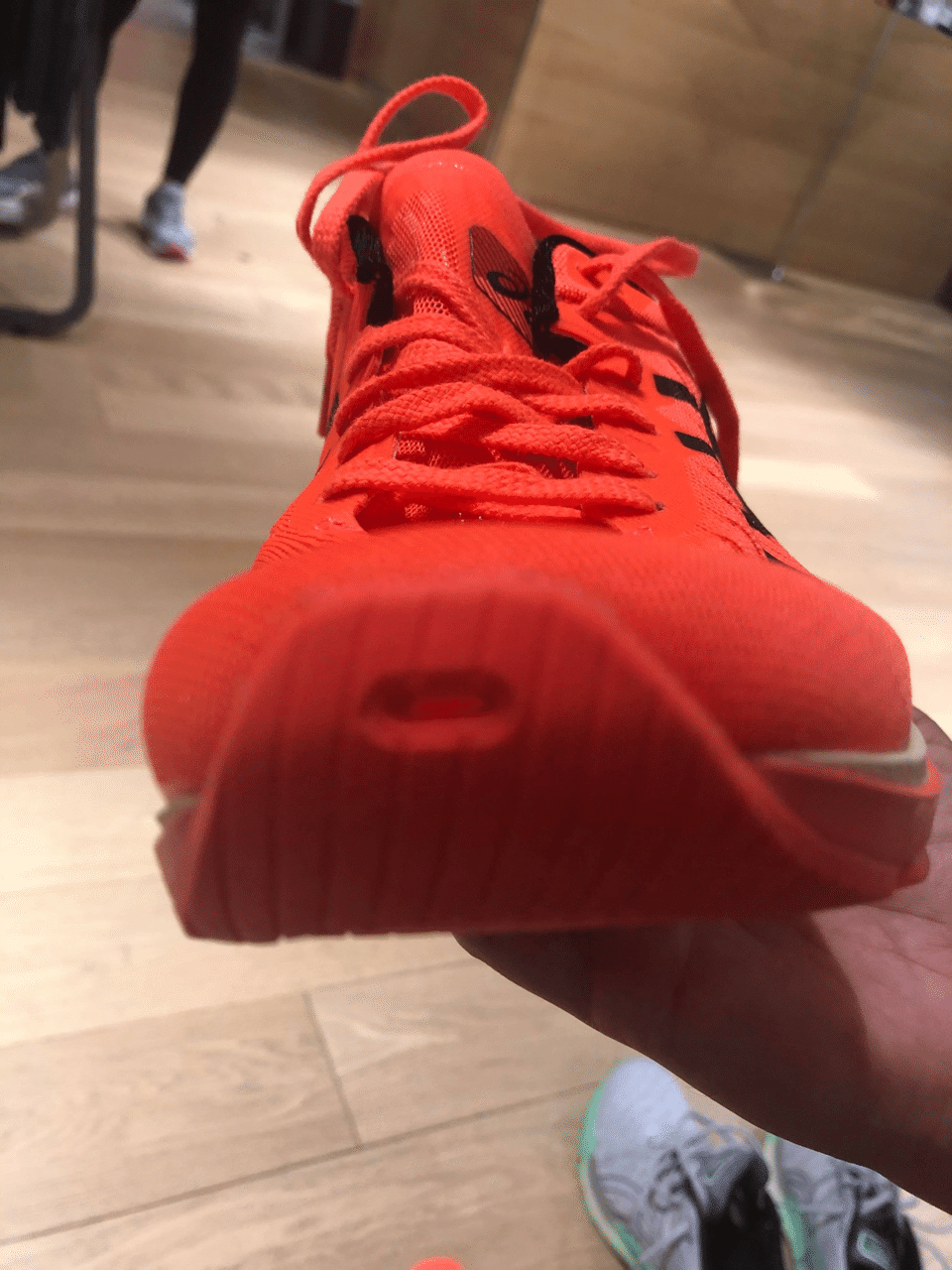 アシックスメタレーサーは中厚レーシング、厚底ではない｜シューズ  